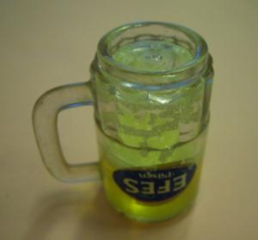 EFES PİLSEN MİNİ AKSESUAR BARDAK KUPA İÇERSİNDE KÖPÜKLÜ BİRASI VARDIR 