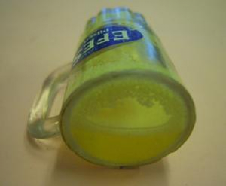 EFES PİLSEN MİNİ AKSESUAR BARDAK KUPA İÇERSİNDE KÖPÜKLÜ BİRASI VARDIR 