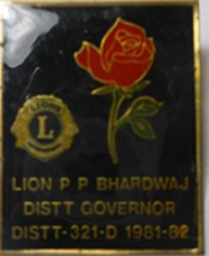 LİONS CLUP YAKA ROZET METAL ORJİNAL LION P P BHARDWAJ DISTT GOVERNOR DISTT-321-D 1981-82 