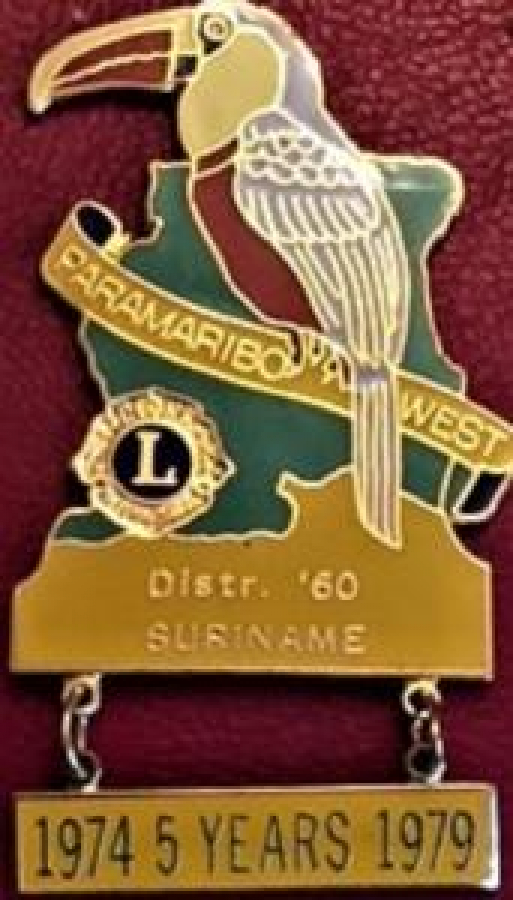 LİONS CLUP YAKA ROZET ORJİNAL METAL PARAMARIBO WEST DİSTR.60 SURINAME 1974 5 YEARS 1979 