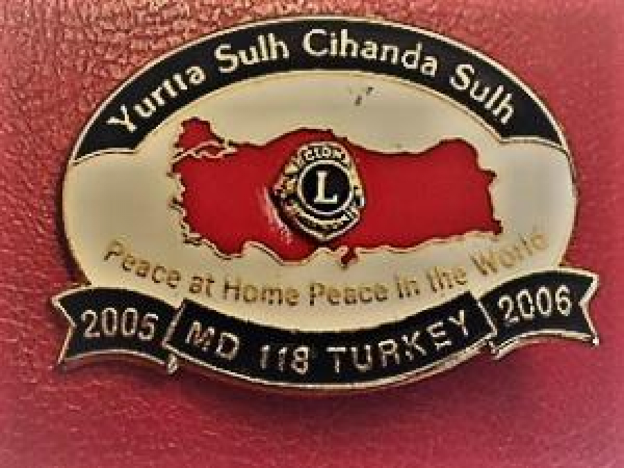 YURTTA SULH CİHANDA SULH PEACE AT HOME PEACE İN THE WORLDLİONS CLUP YAKA ROZET ORJİNAL METAL 2005 MD 118 TURKEY 2006 
