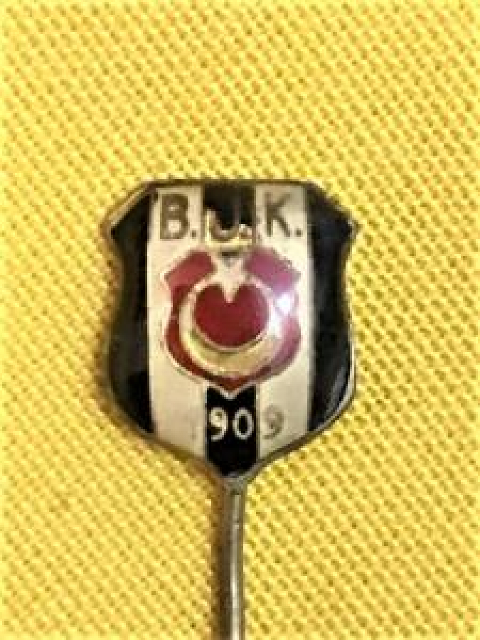 1909 TARİHLİ SOUK MİNE ÜZERİ AKRİLİK İĞNELİ BEŞİKTAŞ ROZET