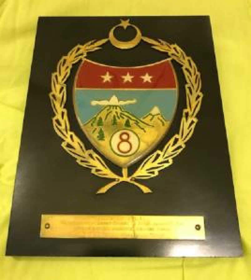 ALD. TAHSİN ATALAY KARAGAHINIZIN BAŞARİ TİMSALİ VE ÖRNEK SEMBOLİİ OLAN ÇALIŞMALARINIZIN UNUTULMAZ HATIRASI OLARAK 2 EYLÜL 1970 KUR.BŞK.M.TOKER 