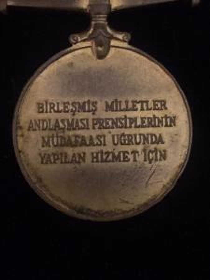 KORE MADALYA BİRLEŞMİŞ MİLLETLER ANTLAŞMASI PRENSİPLERİNİN MUDAFAASİ UĞRUNA YAPILAN HİZMET İÇİN 