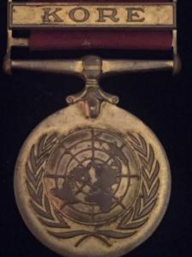 KORE MADALYA BİRLEŞMİŞ MİLLETLER ANTLAŞMASI PRENSİPLERİNİN MUDAFAASİ UĞRUNA YAPILAN HİZMET İÇİN 