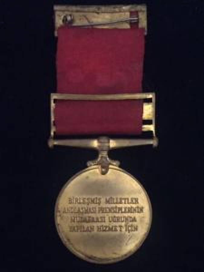 KORE MADALYA BİRLEŞMİŞ MİLLETLER ANTLAŞMASI PRENSİPLERİNİN MUDAFAASİ UĞRUNA YAPILAN HİZMET İÇİN 