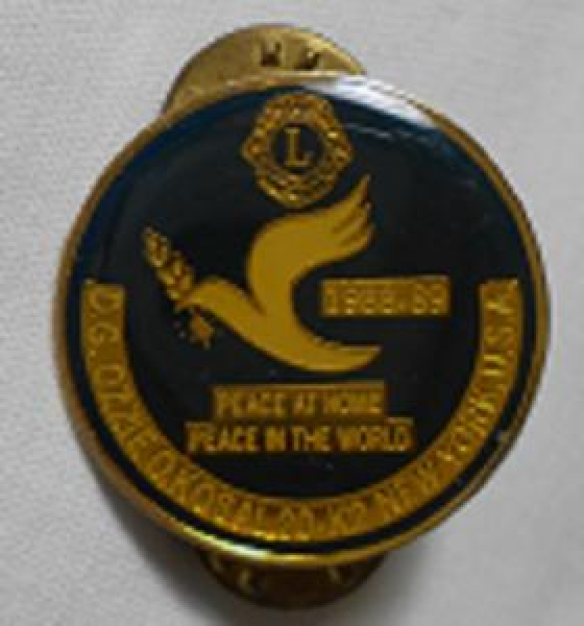 LİONS CLUP YAKA ROZET METAL ORJİNAL 1988-89 PEACE AT HOME PEACE IN THE WORLD D.G OZZIE O KOSAL 20-K2 NEW YORK,U.S.A. 