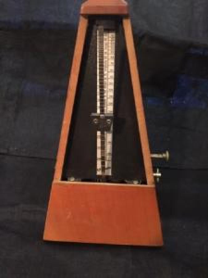 ANTİKA WİTTNER 813M METRONOM MASİF MEŞE 4 ZİL RİTİMLİ MEKANİK PİRAMİT FORMUNDA ALMAN MALI 