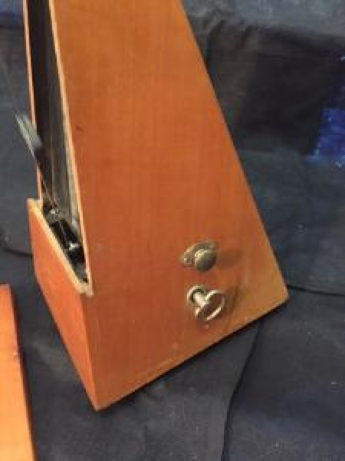 ANTİKA WİTTNER 813M METRONOM MASİF MEŞE 4 ZİL RİTİMLİ MEKANİK PİRAMİT FORMUNDA ALMAN MALI 