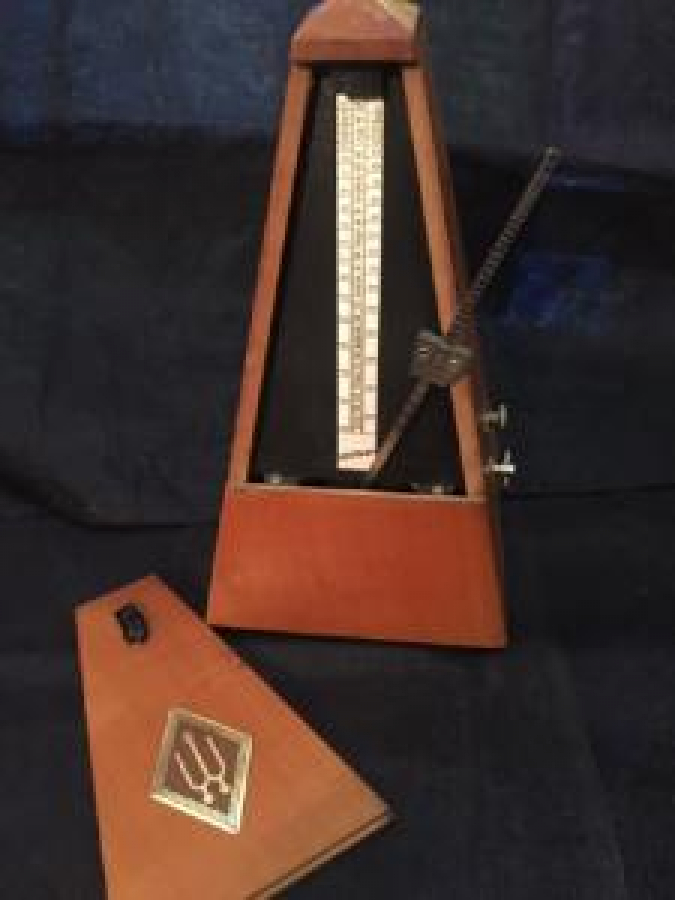 ANTİKA WİTTNER 813M METRONOM MASİF MEŞE 4 ZİL RİTİMLİ MEKANİK PİRAMİT FORMUNDA ALMAN MALI 