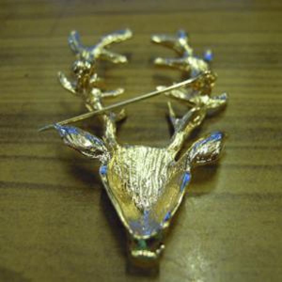 İĞNELİ GEYİK BAŞI BOYNUZLU BROŞ ROZET