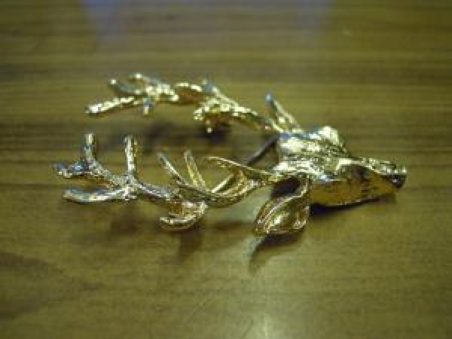 İĞNELİ GEYİK BAŞI BOYNUZLU BROŞ ROZET