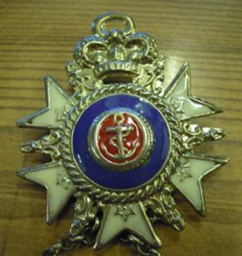 İNGİLİZ KIRALIYET DENİZCİ KAPTAN CIPALI MİNELİ ROZET 