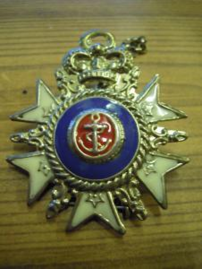 İNGİLİZ KIRALIYET DENİZCİ KAPTAN CIPALI MİNELİ ROZET 