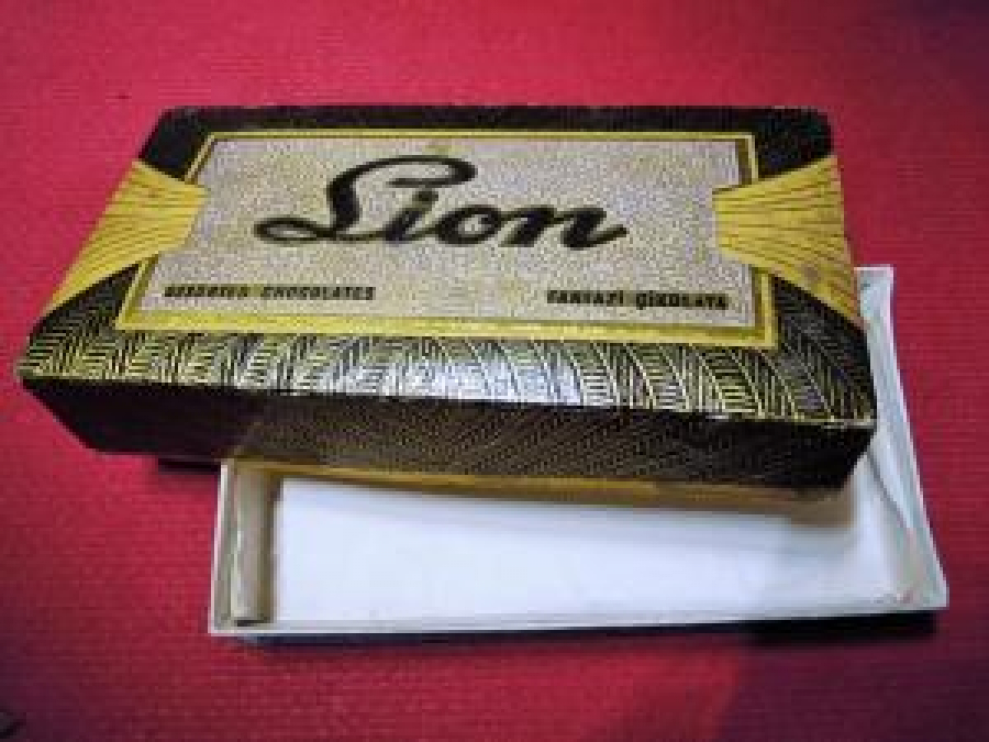 1960 LİON ASSORTED CHOCOLATES FANTAZİ ÇİKOLATA KARTON EL YAPIM KUTU 