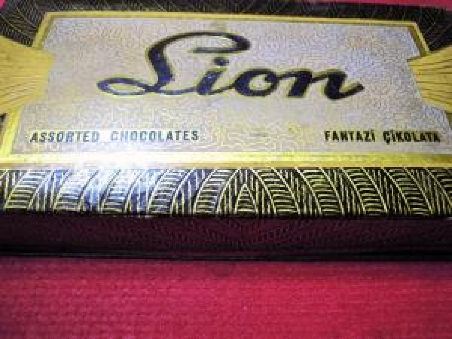 1960 LİON ASSORTED CHOCOLATES FANTAZİ ÇİKOLATA KARTON EL YAPIM KUTU 