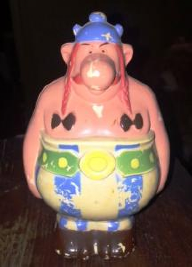 ŞEKERBANK ASTERİX KAHRAMANLARINDAN  OBÜRİKS FORMUNDA PLASTİK KUMBARA