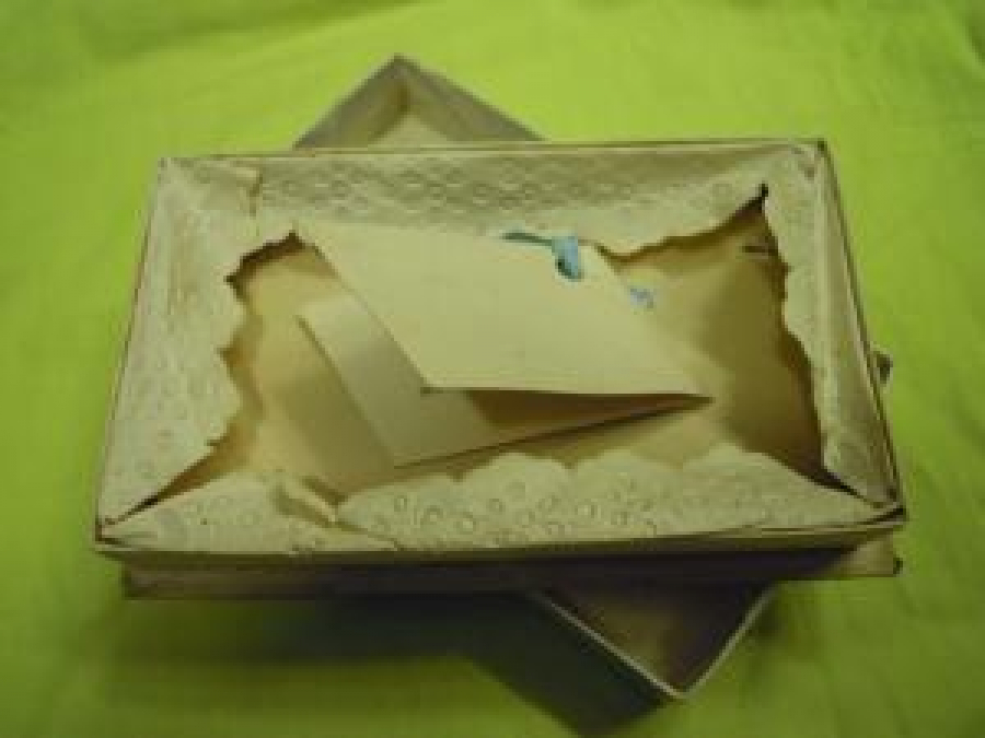 VAFTİZ DAVETİYE BAPTEME ANADOXOE NİNA BOPEOPOYLOY NIKOLAOE PAZBANTHE EGENNHOH TH 8-5-1949 EBAPTIEONT TH 16-10-1949 KAĞIT KUTU 