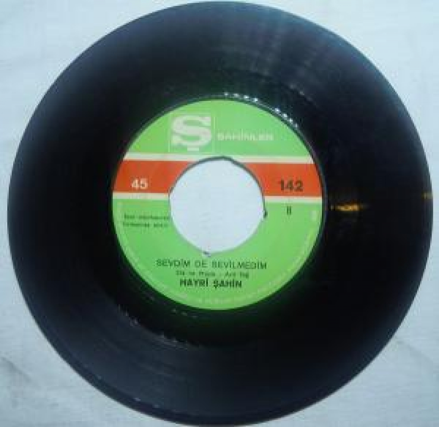 HAYRİ ŞAHİN A GÖZ YAŞLARIM B SEVDİM DE SEVİLMEDİM SÖZ VE MÜZİK . ARİF SAĞ 45'LİK YERLİ PLAK 