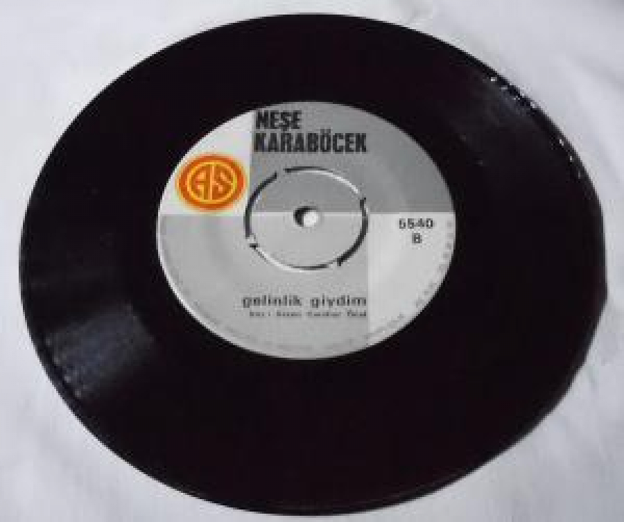 NEŞE KARABÖCEK A-AŞKA SAYGIN VARSA B-GELİNLİK GİYDİM 45 LİK PLAK 