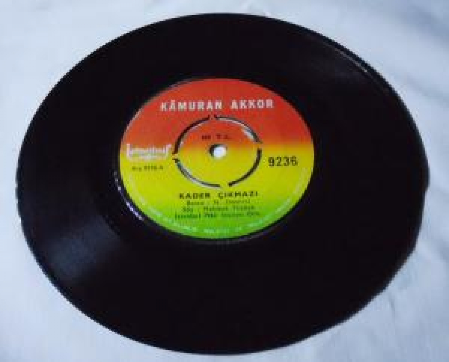 ÖMÜR GÖKSEL A-AĞLIYORMUŞSUN B-HASRET TEL OLDU SAZIMA 45 LİK PLAK 