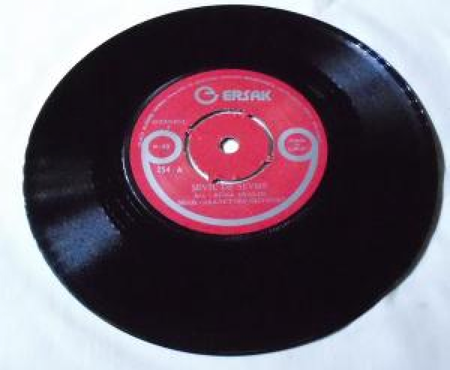 ERSAK PLAK A SEVİL DE SEVİLME B TATLI DİLE GÜLER YÜZE 45 LİK PLAK NEŞET ERTAŞ,SAADETTİN ÖKTENAY 