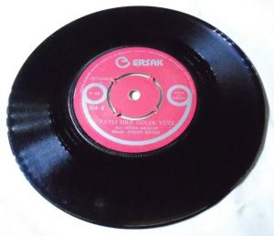 ERSAK PLAK A SEVİL DE SEVİLME B TATLI DİLE GÜLER YÜZE 45 LİK PLAK NEŞET ERTAŞ,SAADETTİN ÖKTENAY 