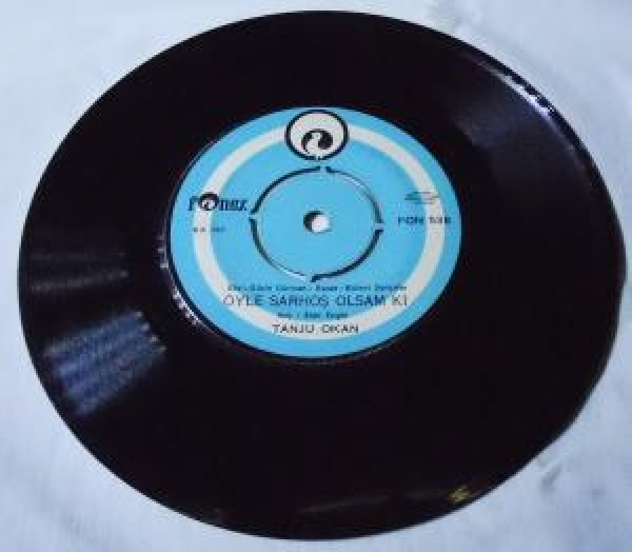 TANJU OKAN A-SENİ HAYATIMCA SEVDİM B-ÖYLE SARHOŞ OLSAM Kİ 45 LİK PLAK
