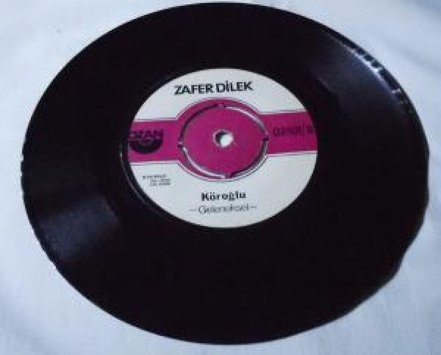 ZAFER DİLEK A-AVUÇLARIMDA HALA SICAKLIĞIN VAR B-KÖROĞLU 45 LİK PLAK 