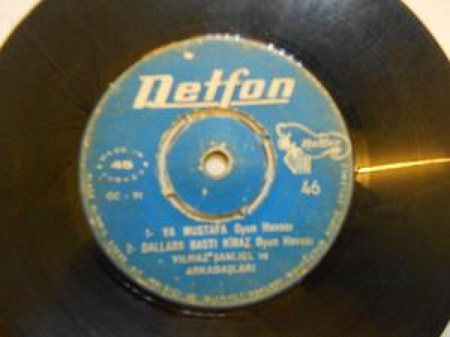 4 ŞARKILIK MİNİ LP 1- YA MUSTAFA OYUN HAVASI . 2 DALLARA BASTI KİRAZ OYUN HAVASI. YILMAZ ŞANLIEL VE ARKADAŞLARI 3 - ŞİŞ KEBAP OYUN HAVASI 4 - ÇİFTETELLİ YILMAZ ŞANLIEL VE ARKADAŞLARI 45 LİK YERLİ PLAK 