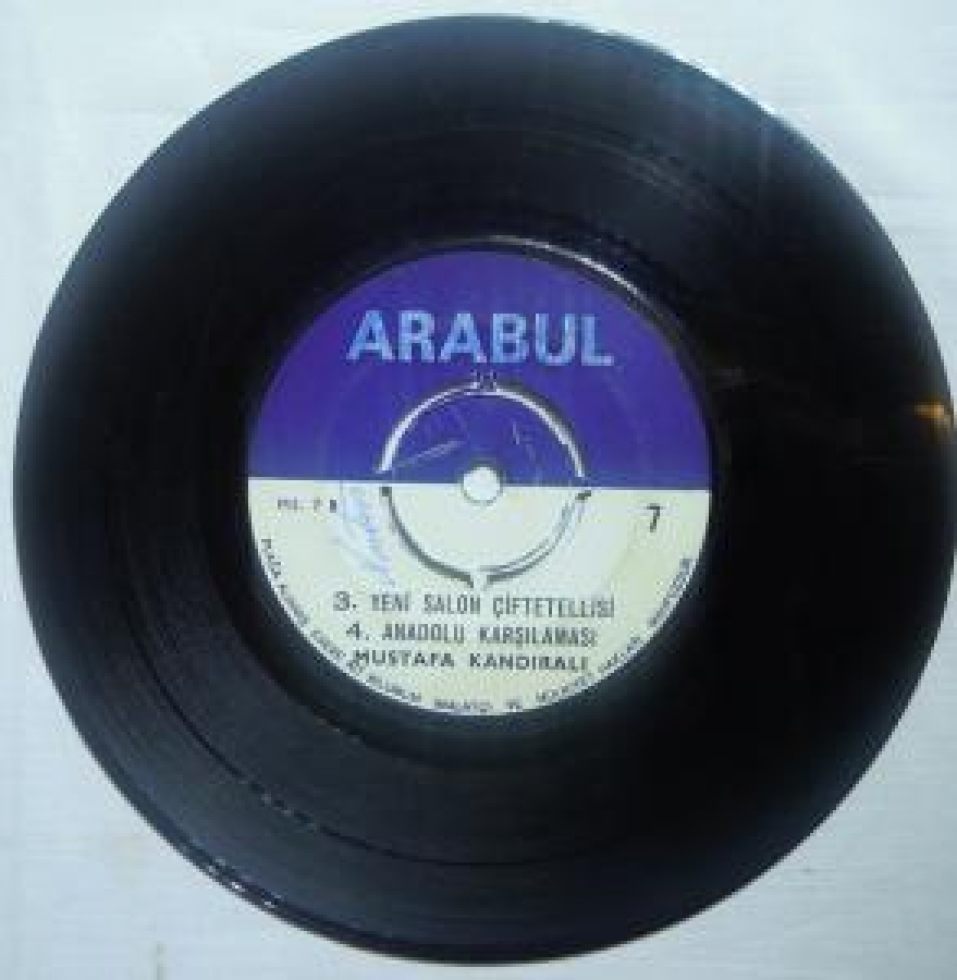 4 ŞARKILIK MİNİ LP MUSTAFA KANDIRALI 1- RAST OYUN HAVASI 2- YENİ İSTANBUL KASAP HAVASI 3- YENİ SALON ÇİFTETELLİSİ 4- ANADOLU KARŞILAMASI 45 LİK YERLİ PLAK 