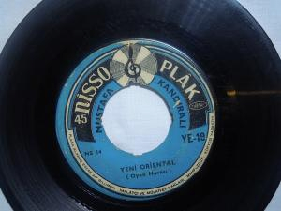 MUSTAFA KANDIRALI YENİ ORİENTAL . EN SON YENİ ÇİFTETELLİ 45 LİK YERLİ PLAK 