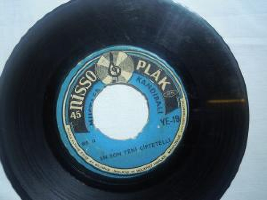 MUSTAFA KANDIRALI YENİ ORİENTAL . EN SON YENİ ÇİFTETELLİ 45 LİK YERLİ PLAK 