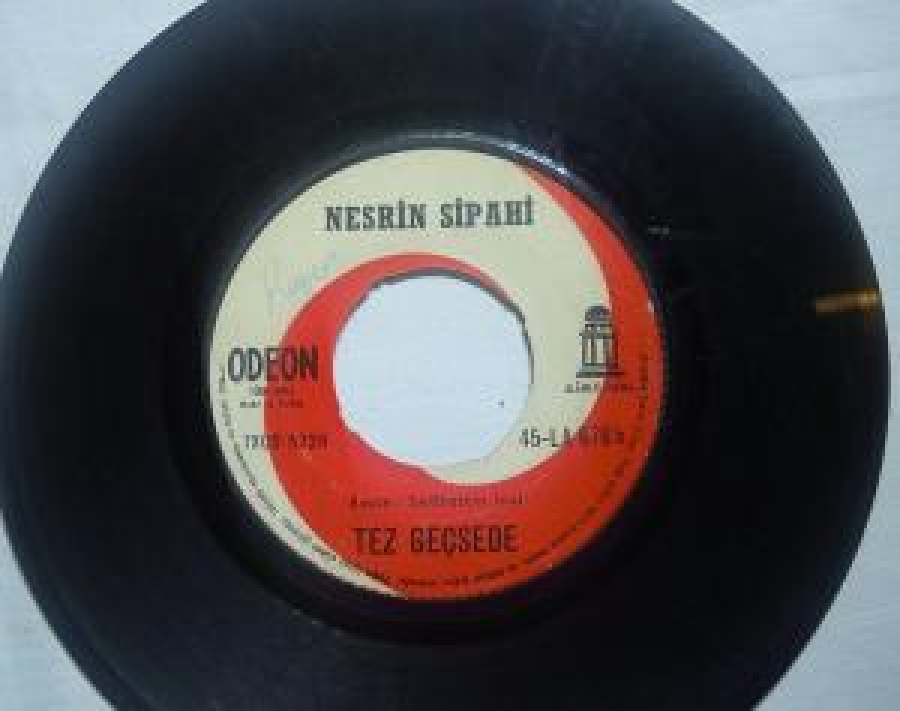 NESRİN SİPAHİ AY BEYAZ DENİZ MAVİ, TEZ GEÇSEDE SÖZ VE BESTE : SELAHATTİN SARIKAYA 