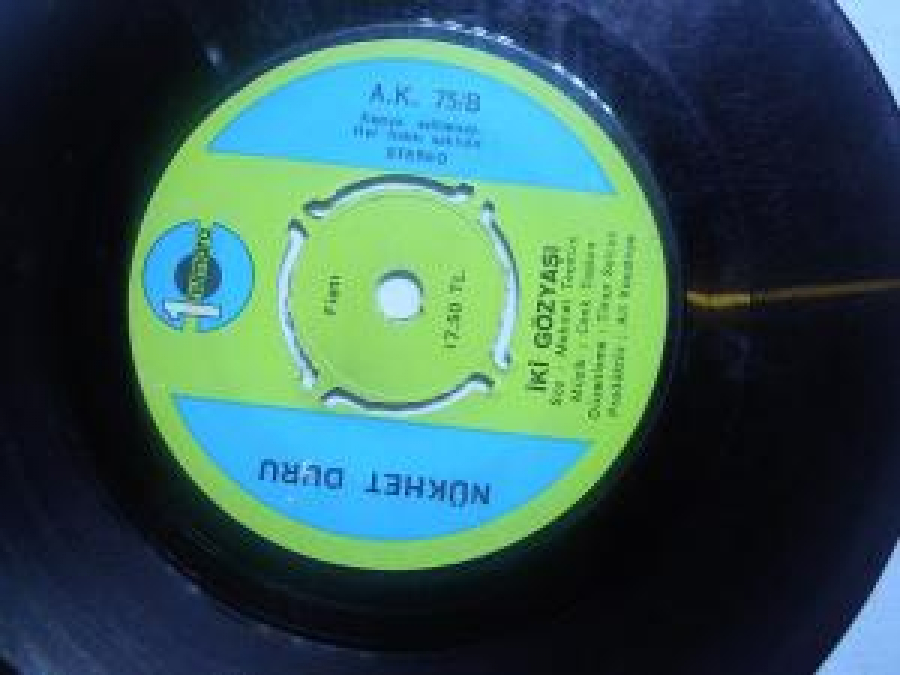 NÜKHET DURU HERŞEY YOLUNDA ŞİMDİ :İKİ GÖZYAŞI SÖZ : MEHMET TEOMAN .MÜZİK CENK TAŞKAN . DÜZENLEME TİMUR SELÇUK PRODÜKTÖR: ALİ KOCATEPE 