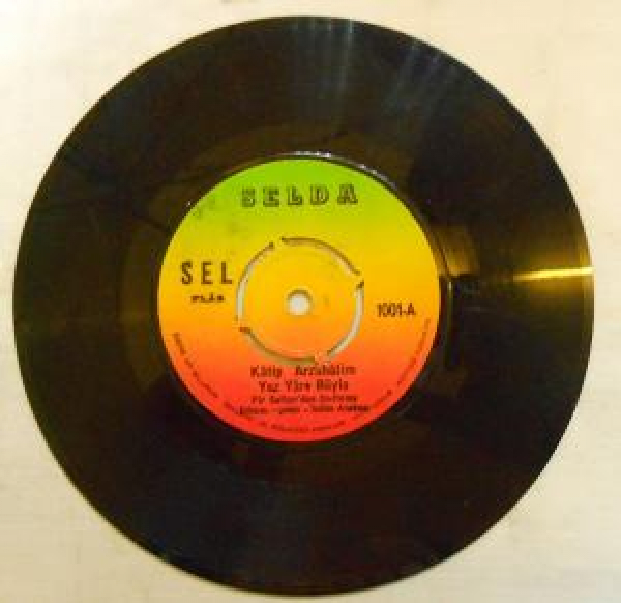 SELDA KATIP ARZUHALİM YAZ YARE BÖYLE PİR SULTAN ' DAN DERLEME DÜZEN - ÇALAN : SELİM ATAKAN; MAHPUSHANE İÇİNDE MERMERDEN DİREK . SÖZ ,MÜZİK . A. BARAN NUMANOĞLU DÜZENLEYEN : ÇALAN : SELDA 45 LİK YERLİ PLAK 