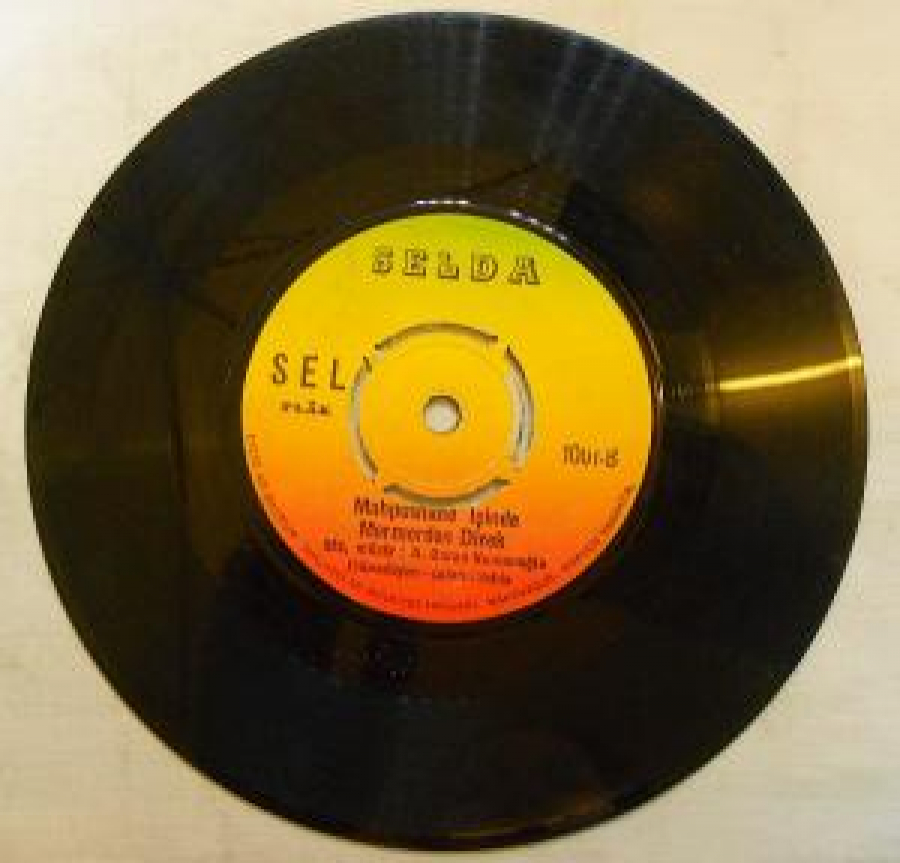 SELDA KATIP ARZUHALİM YAZ YARE BÖYLE PİR SULTAN ' DAN DERLEME DÜZEN - ÇALAN : SELİM ATAKAN; MAHPUSHANE İÇİNDE MERMERDEN DİREK . SÖZ ,MÜZİK . A. BARAN NUMANOĞLU DÜZENLEYEN : ÇALAN : SELDA 45 LİK YERLİ PLAK 