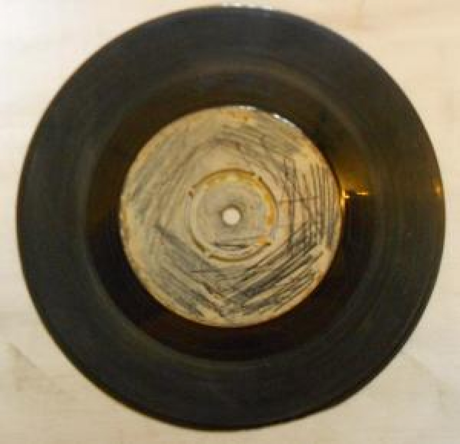 ÜZERİNDE SADECE ZEKİ YAZAN 45 LİK PLAK 