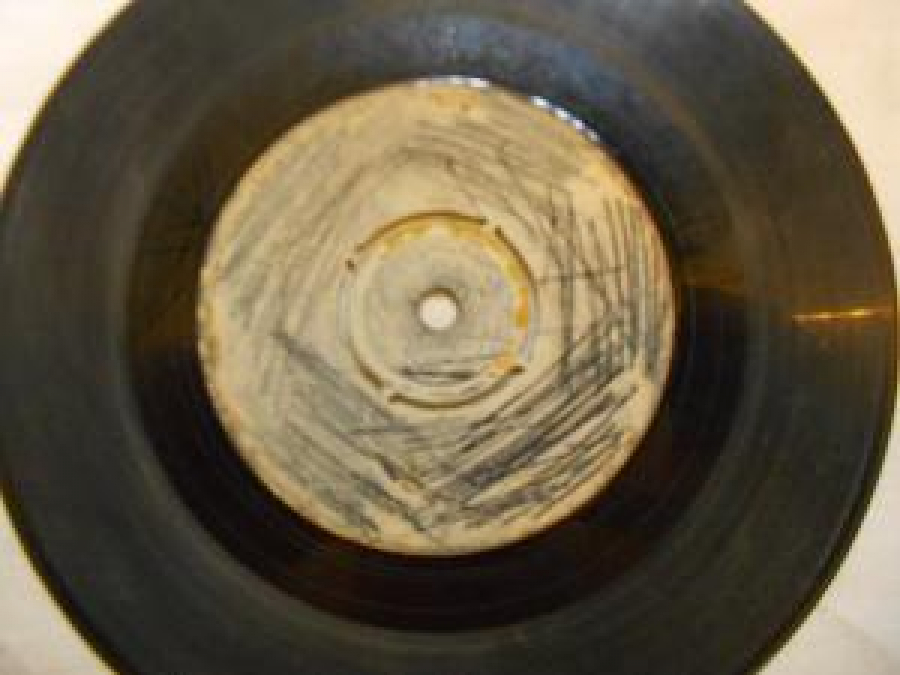 ÜZERİNDE SADECE ZEKİ YAZAN 45 LİK PLAK 