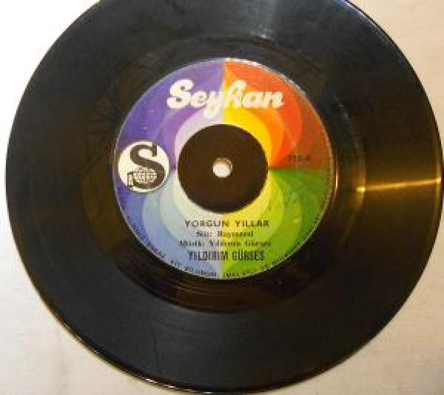 "YORGUN YILLAR" SÖZ : RAYMOND , MÜZİK : YILDIRIM GÜRSES "SON SÖZÜN BU MU ? ", 45'LİK YERLİ PLAK 