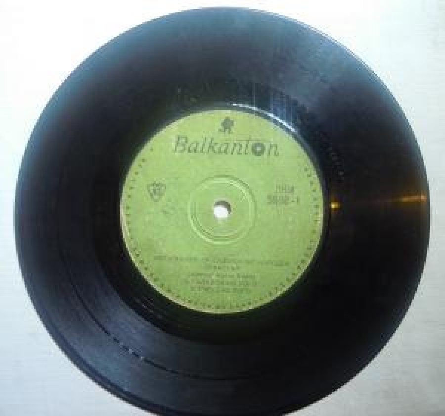 BALKANTON BHM 5888-1 İZPLNEMİYE NA CADOVSKİYAT NARODEN ORKEST'R DİRİGENT KOSTA KOLEV 1. G'LBOVSKO XORO, 2 SMESEHO XORO 5888-11 1 AXMATOVCKO XORO 2. KORTENCKA P'ÇENİSA 45'LİK YABANCI PLAK. 