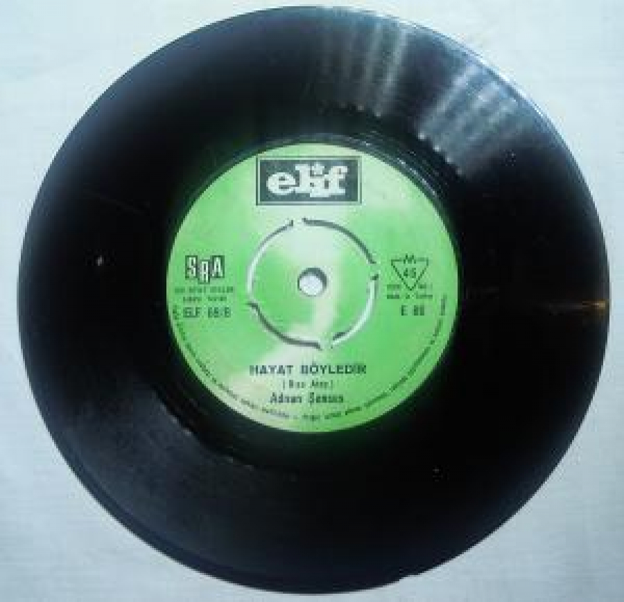 HAYAT BÖYLEDİR ( RIZA ATEŞ) ADNAN ŞENSES , KÖREBE ( YILMAZ ÖRTEN / ATİLLA TAŞAR ) ADNAN ŞENSES 45 LİK YERLİ PLAK