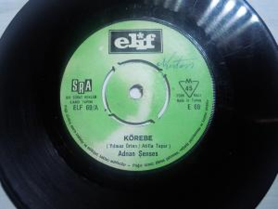 HAYAT BÖYLEDİR ( RIZA ATEŞ) ADNAN ŞENSES , KÖREBE ( YILMAZ ÖRTEN / ATİLLA TAŞAR ) ADNAN ŞENSES 45 LİK YERLİ PLAK