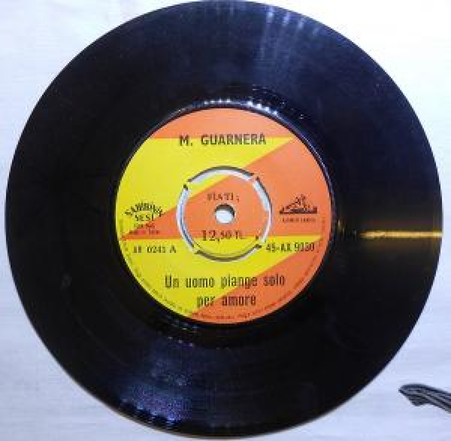 M.GUARNERA AR 0241 UN ALTRO MOMENTO 45-AX 9030 UN UOMO PİANGE SOLO PER AMORE 45'LİK YABANCI PLAK 