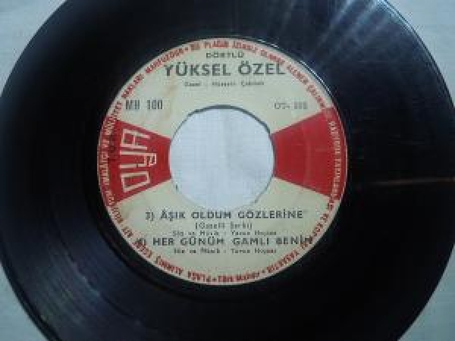 YÜKSEL ÖZEL DÖRT ŞARKILIK 45 LİK LP YERLİ PLAK 1) BAĞDAT YOLU. 2) AĞLAMA GARİP ANAM. 3 ) AŞIK OLDUM GÖZLERİNE. 4) HER GÜNÜM GAMLI BENİM 