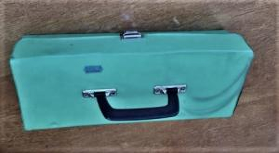 SES KASET KUTUSU KİLİTLİ TAŞIMA KULPLU 15 KASETLİK 