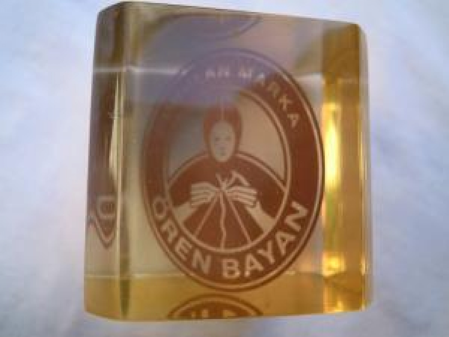 DİKİŞ İPLİGİ KONULAN MARKA ÖREN BAYAN CAM KAĞIT AĞIRLIK 