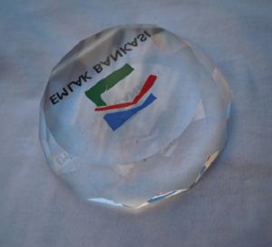 EMLAK BANKASI LEGOLU CAM KAĞIT AĞIRLIĞI