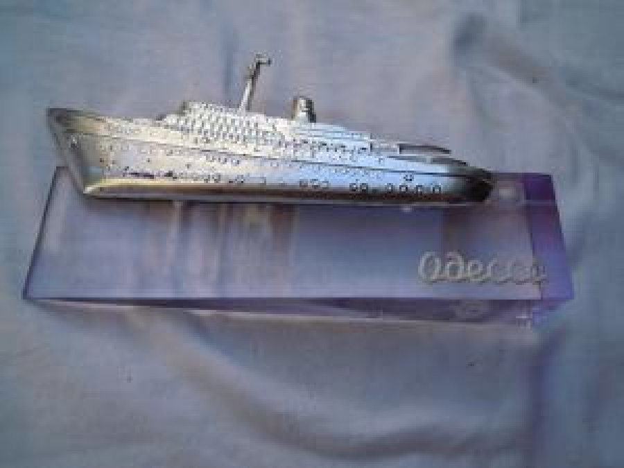 ODECCA GEMİ POLİ KARBON VE CAMDAN DEKORATİF KAĞIT AĞIRLIĞI 
