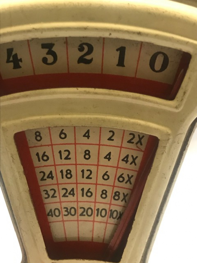 1950  ALMAN TENEKE TEK KEFELİ İBRELİ MEKANİK TERAZİ OYUNCAK